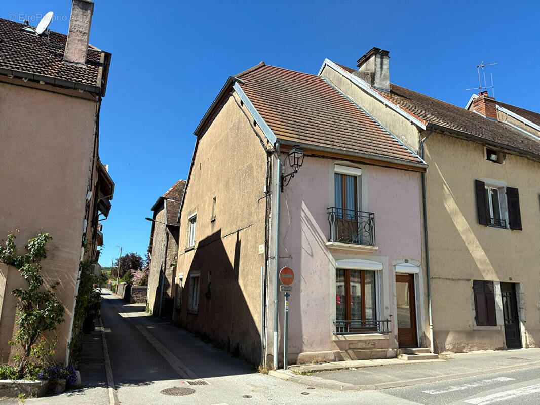 Maison à VORAY-SUR-L'OGNON