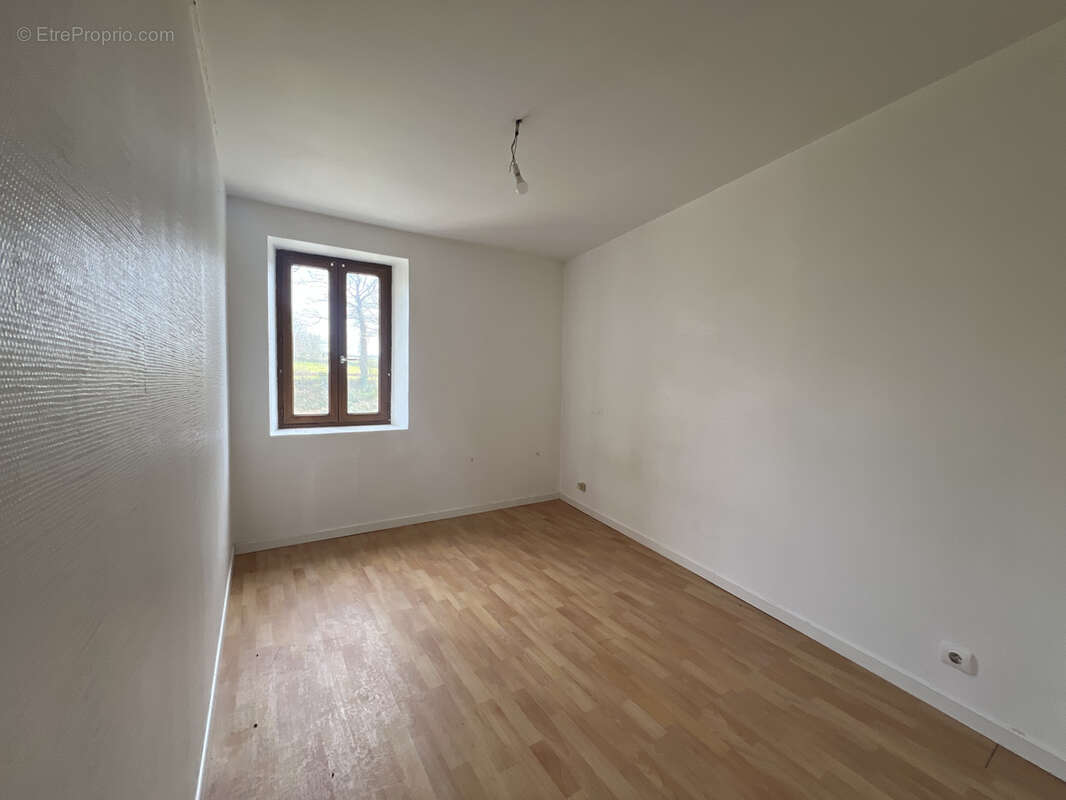 Maison à SAINT-PRIEST-LA-MARCHE