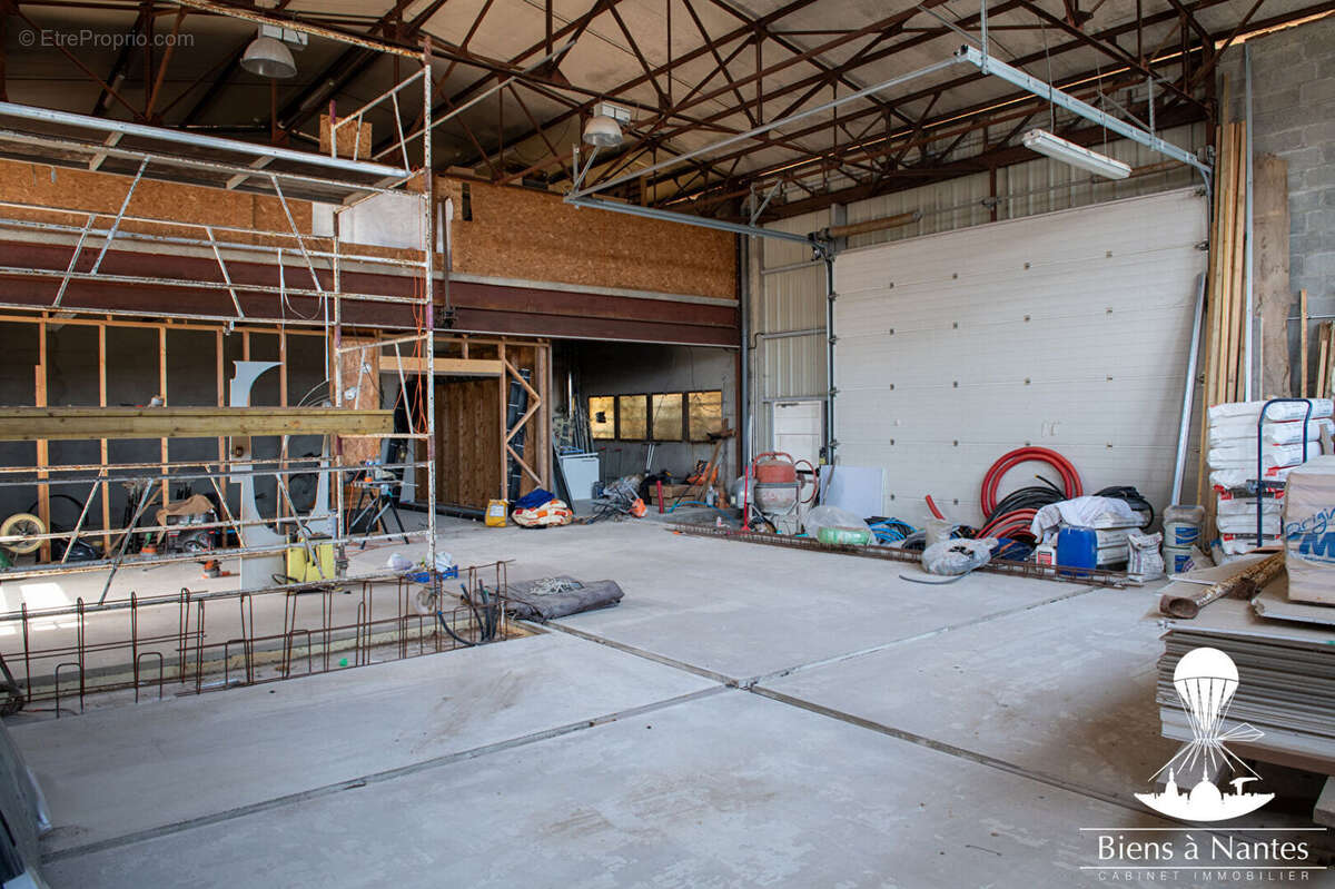 A vendre sevremoine local vitrine commerciale- appartement - hangar  - loft - photo 4