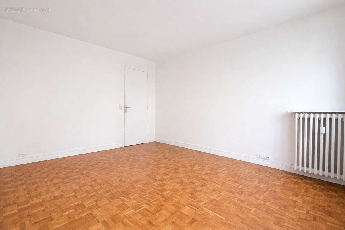Chambre 1 - Appartement à CLICHY