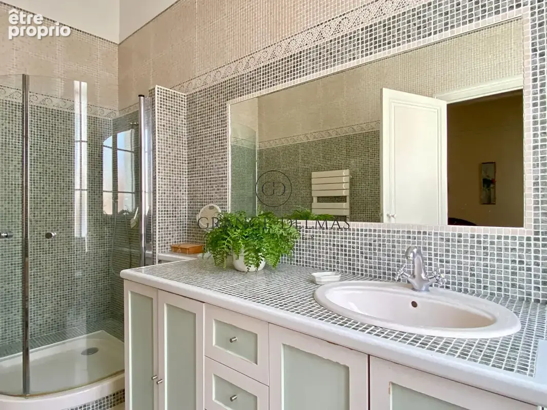 Maison en pierre en R+1 avec 3 chambres et jardin - SAINT SEURIN - photo 8