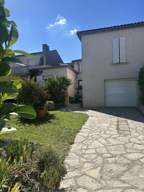 VUE DU JARDIN - Maison à LAROQUE-TIMBAUT