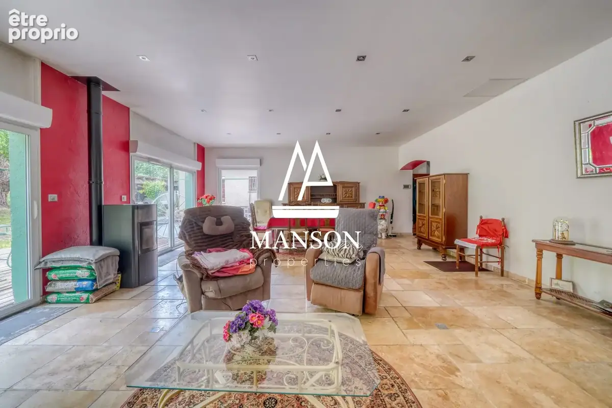 Maison 200 m² à Sainte-Eulalie  - photo 7