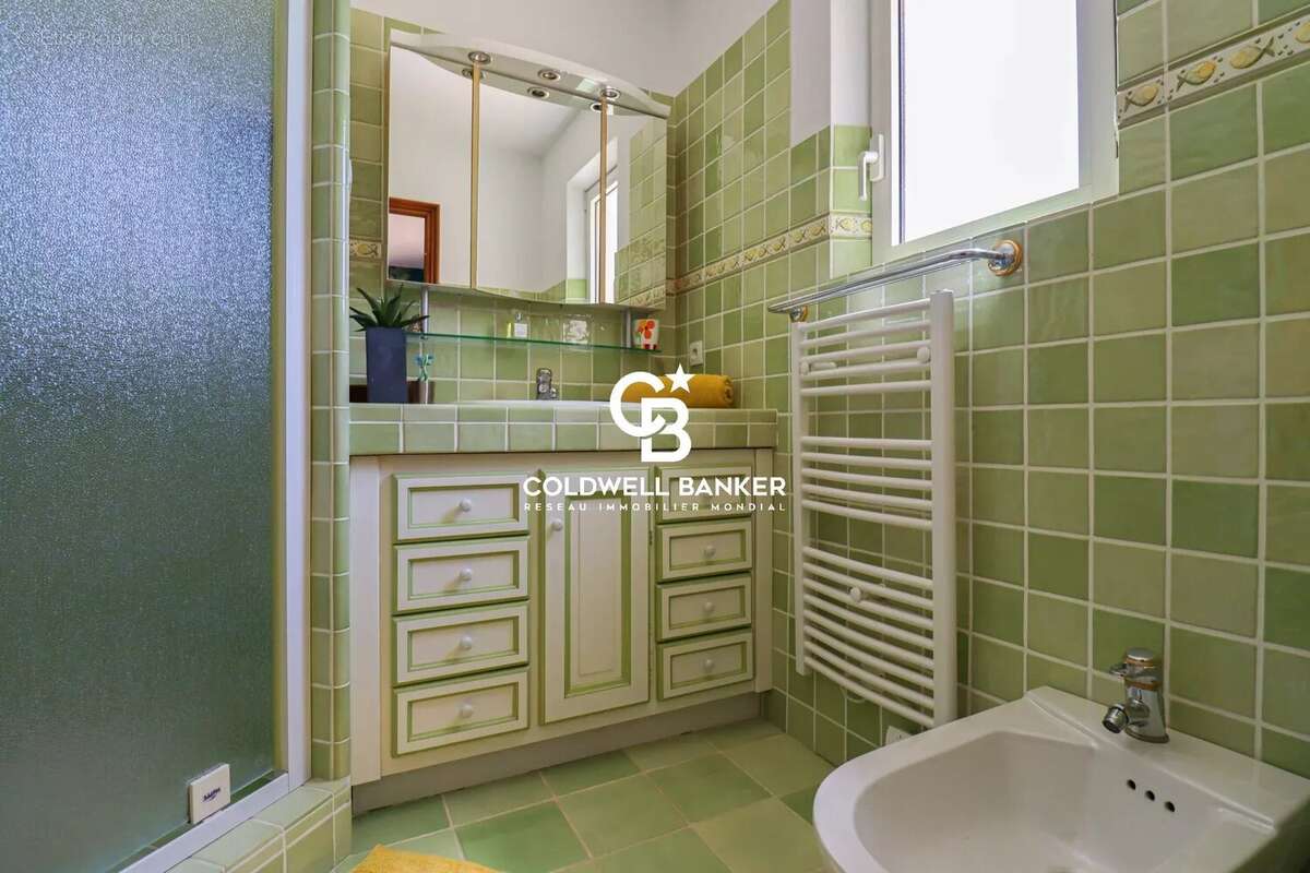 Maison à ROQUEBRUNE-SUR-ARGENS