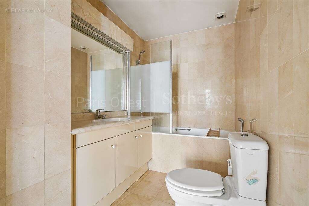 Appartement à PARIS-8E