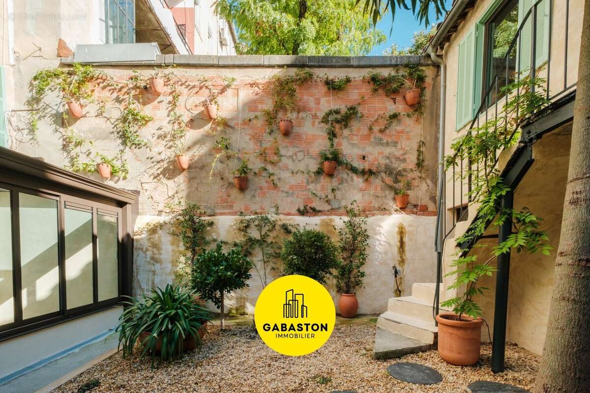 Appartement à MARSEILLE-5E