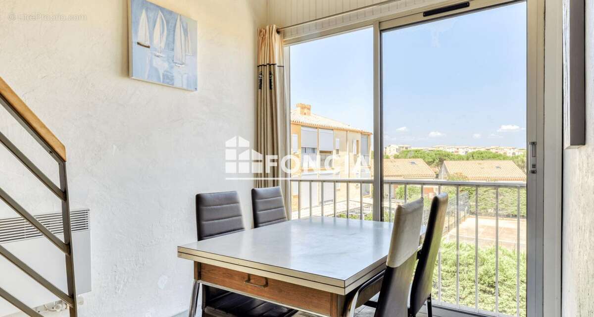 Superbe T2 Duplex rénové avec vue panoramique, piscine et parking privatif - photo 2