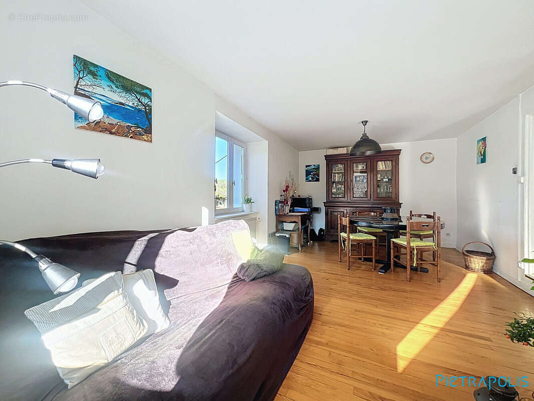 Maison 92 m² à Joux  - photo 3