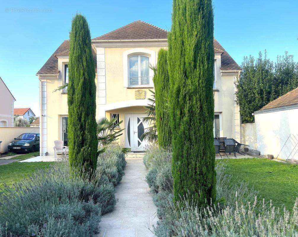 Maison à LES CLAYES-SOUS-BOIS