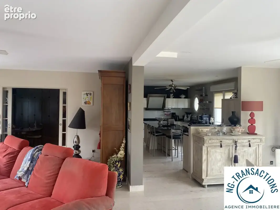 Belle maison de plain-pied avec une vue panoramique sur la campagne. - photo 19