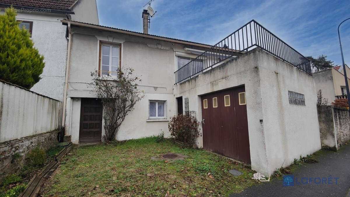 Maison à OLLAINVILLE