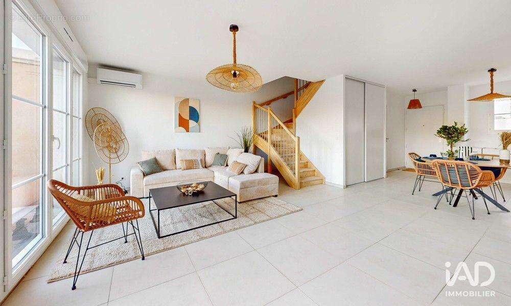 Photo 2 - Maison à LA GARDE-FREINET