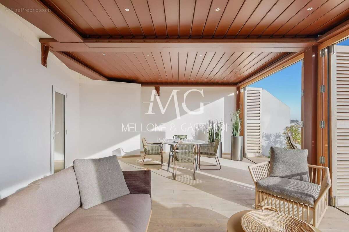 Cannes centre – penthouse d’exception – roof top – vue mer panoramique – 117 m² – 2 parkings - photo 8