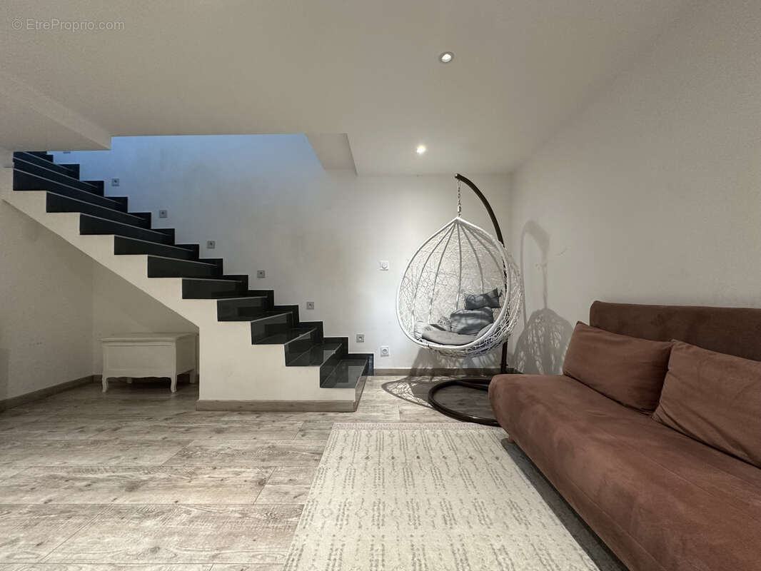 Maison à LE CHAMBON-FEUGEROLLES