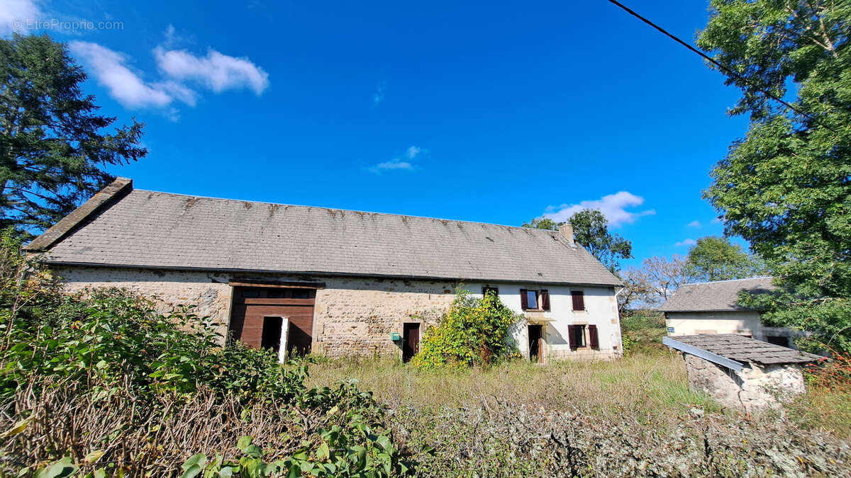 Maison à SAINT-PRIEST-DES-CHAMPS