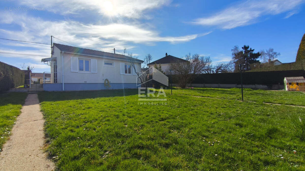 Maison à THIRON-GARDAIS