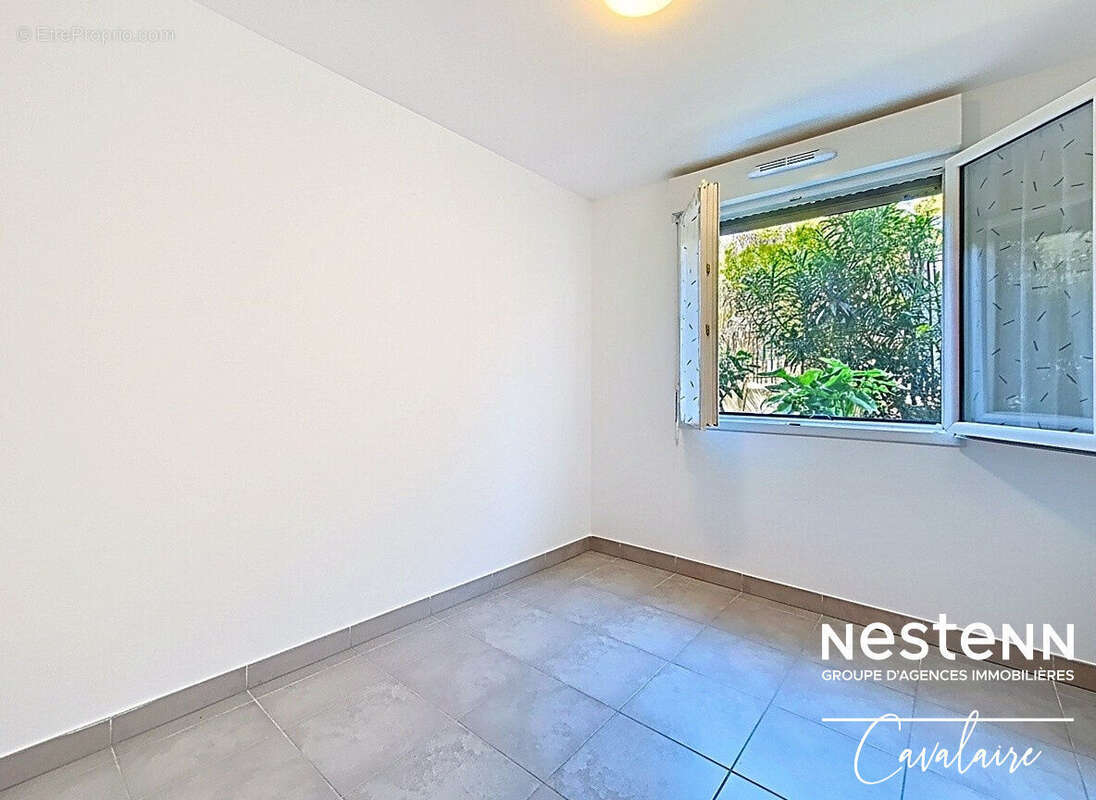 Appartement Cavalaire Sur Mer 3 pièce(s) proche commerces, plages et port avec terrasse et garage double ! - photo 18