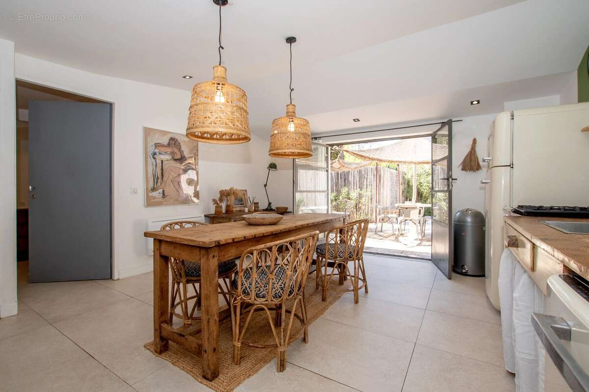 Maison à CHATEAUNEUF-GRASSE