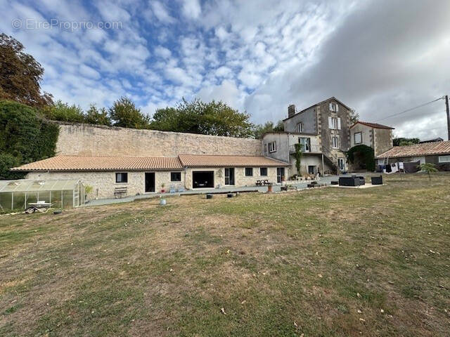 Maison à COULONGES-SUR-L&#039;AUTIZE