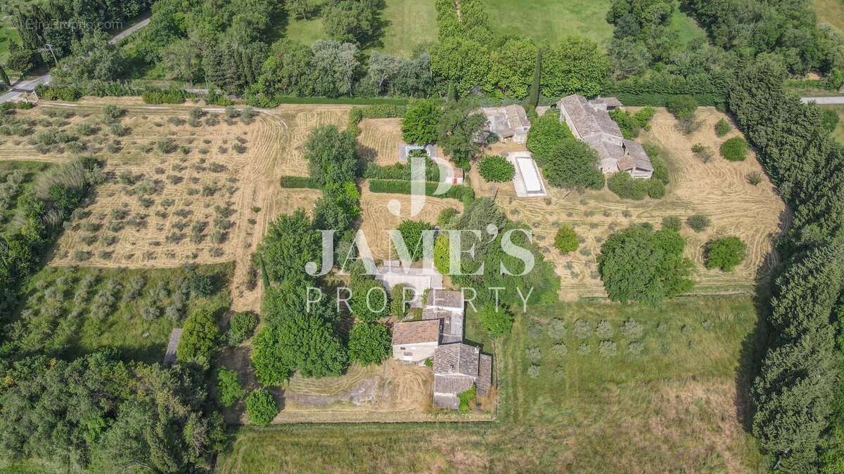 Maison 1000 m² à Eygalieres  - photo 2