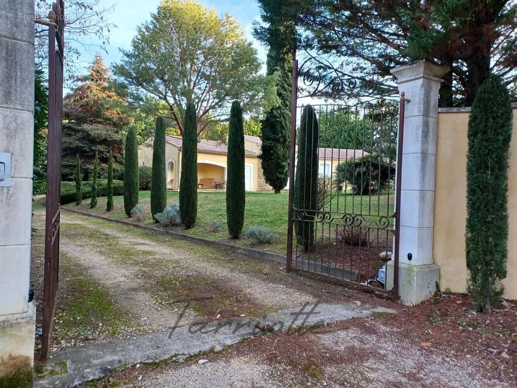 VILLA - 10570 - photo 2