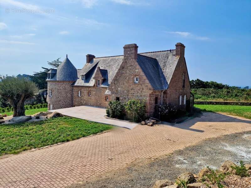 Maison à PLOUGRESCANT