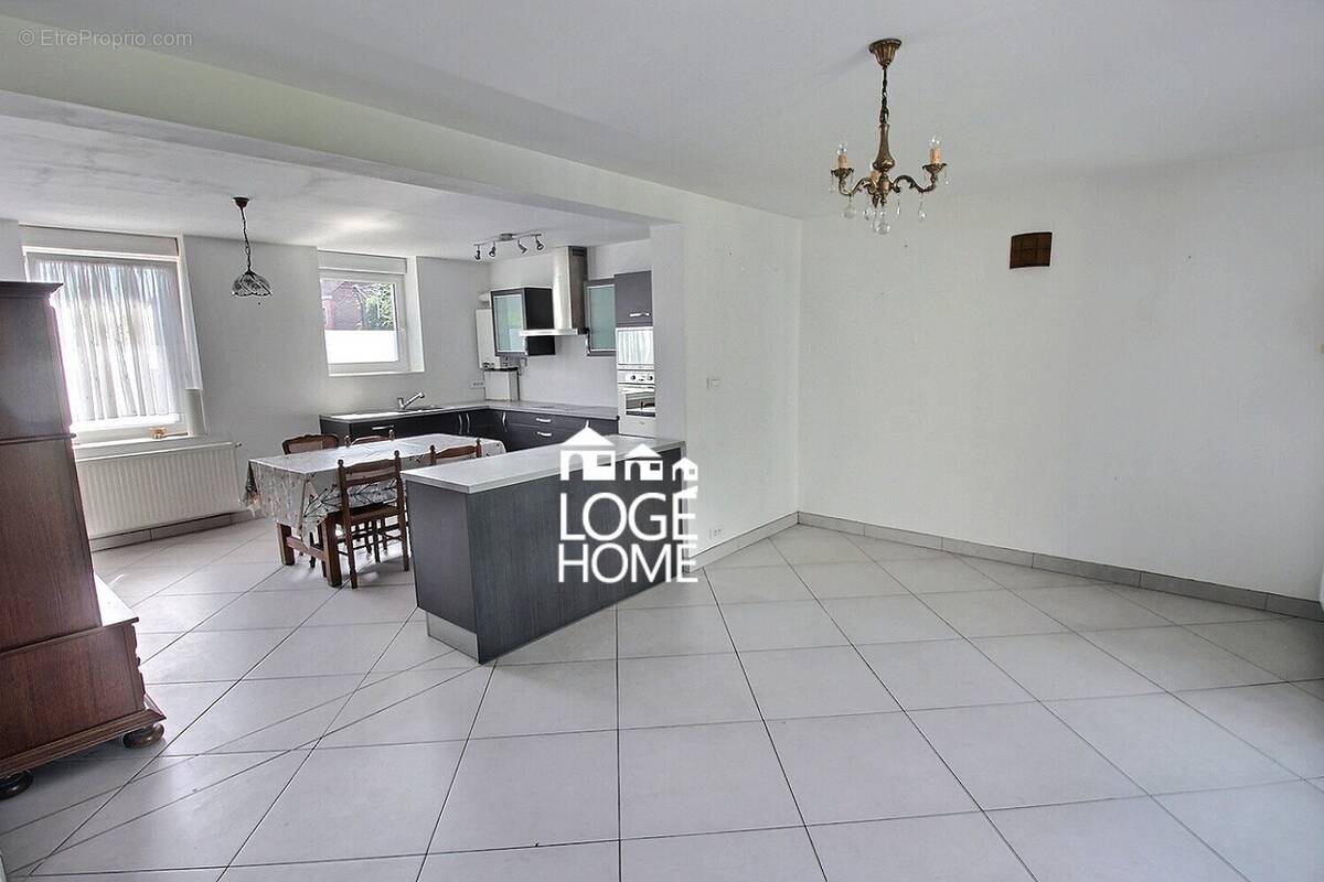 Espace Salon - Maison à COURCELLES-LES-LENS