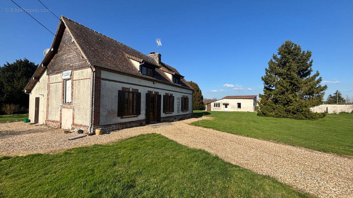 Maison à DAMVILLE