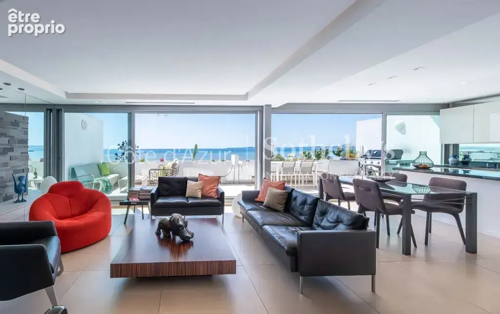 Saint Laurent du Var, penthouse 3 pièces de 88 m² avec 115 m² de terrasses et vue mer - photo 2