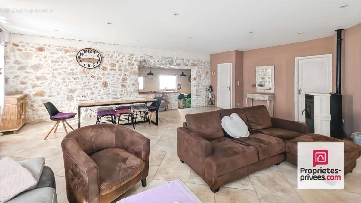 Maison à FIGANIERES