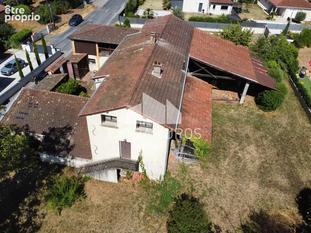 A vendre en exclusivite a saint germain/nuelles ancienne ferme beaujolaise avec annexes - photo 2
