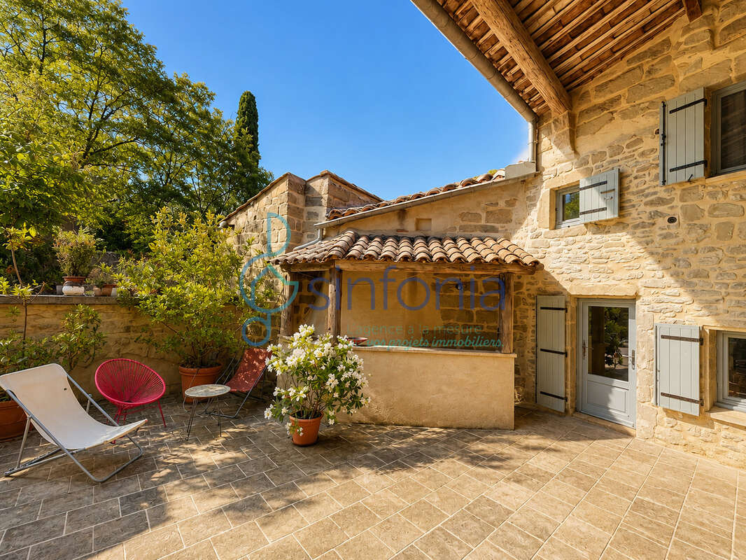À 5 minutes d'uzès   maison de 160 m2 avec deux grandes terrasses et garage  50 m2 - photo 3