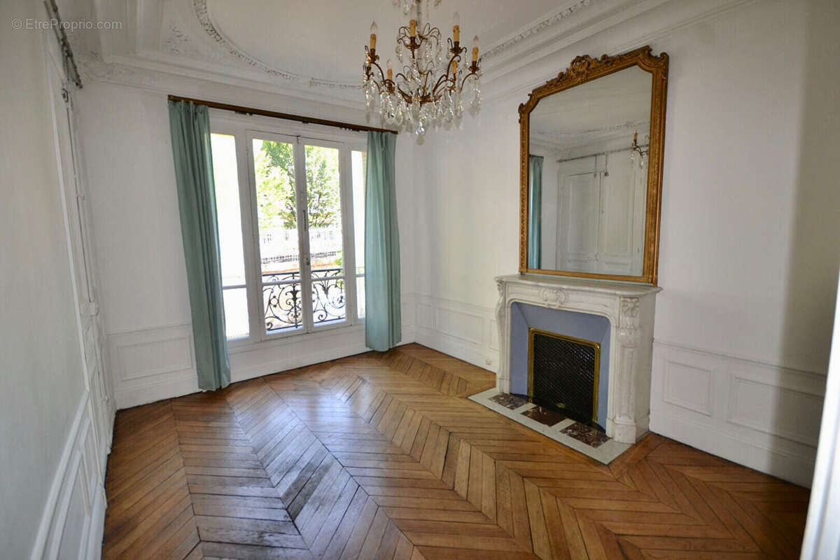 Appartement à PARIS-9E