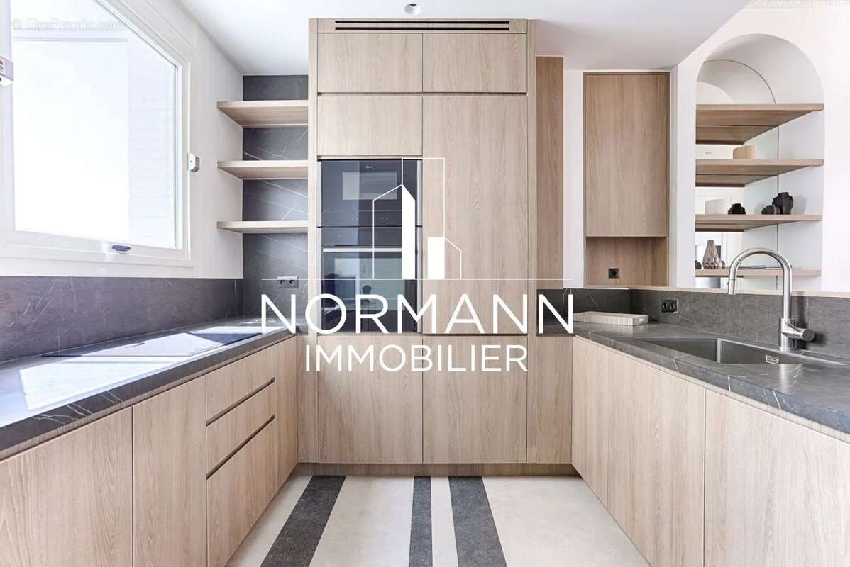 Appartement à PARIS-1E
