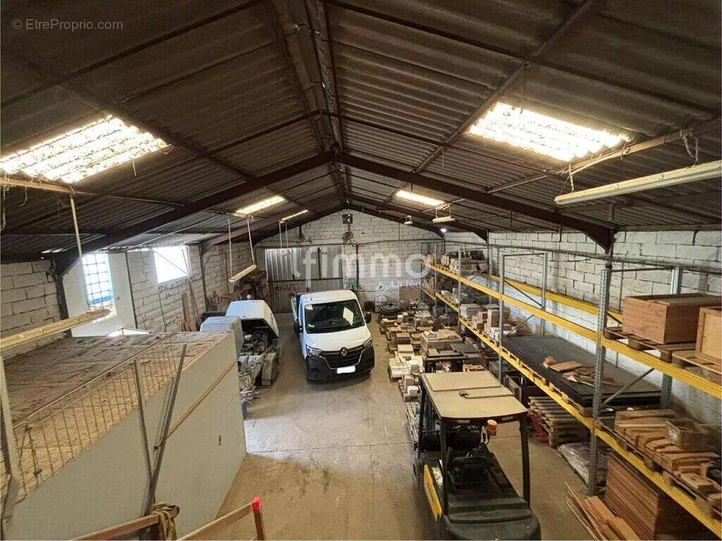 hangar et locaux commerciaux vide - photo 2