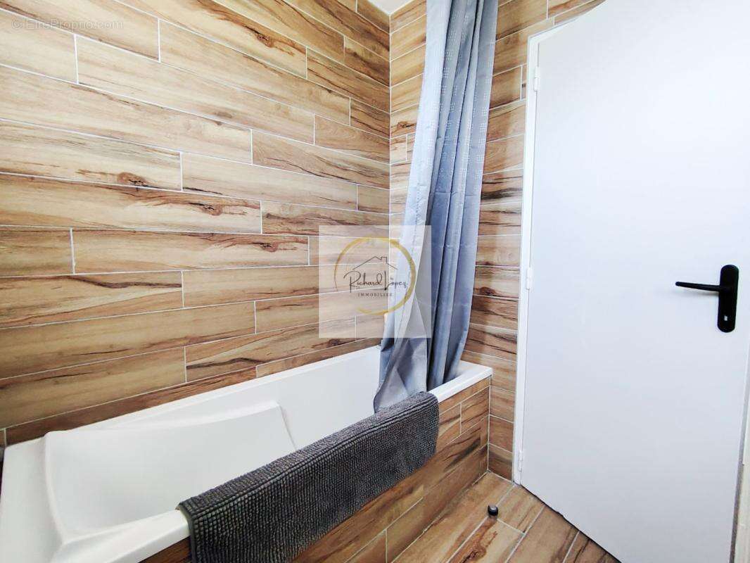 Maison 107 m² à Saint-Vallier  - photo 8