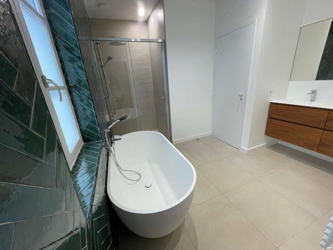 Proche centre, jolie maison rénovée avec piscine - photo 10