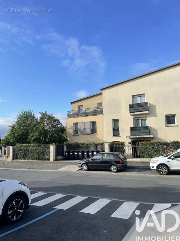 Photo 4 - Parking à SAVIGNY-LE-TEMPLE