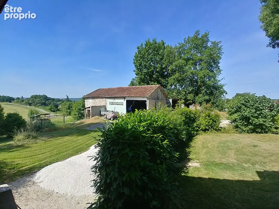 Ensemble immobilier de caractère - Deux maisons, dépendances et superbe vue campagne - photo 11