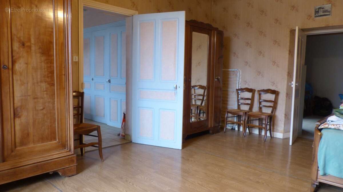 Dpt Deux Sèvres (79), à vendre proche de AIRVAULT maison P5, terrain 1335 m² - photo 4