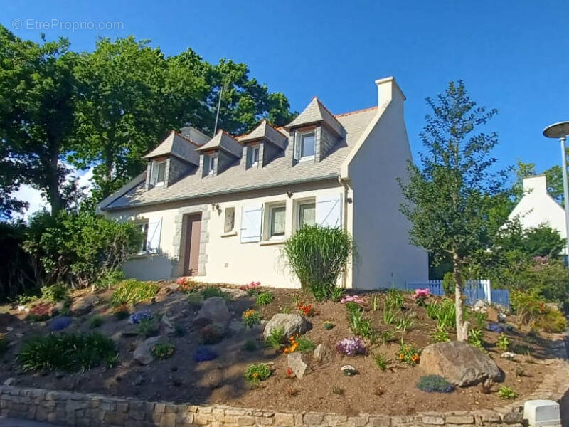 Maison à LE RELECQ-KERHUON