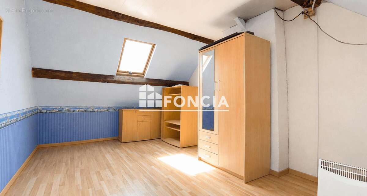 Maison ancienne avec garage, terrasse et beau potentiel d’évolution – Secteur Coincy - photo 9