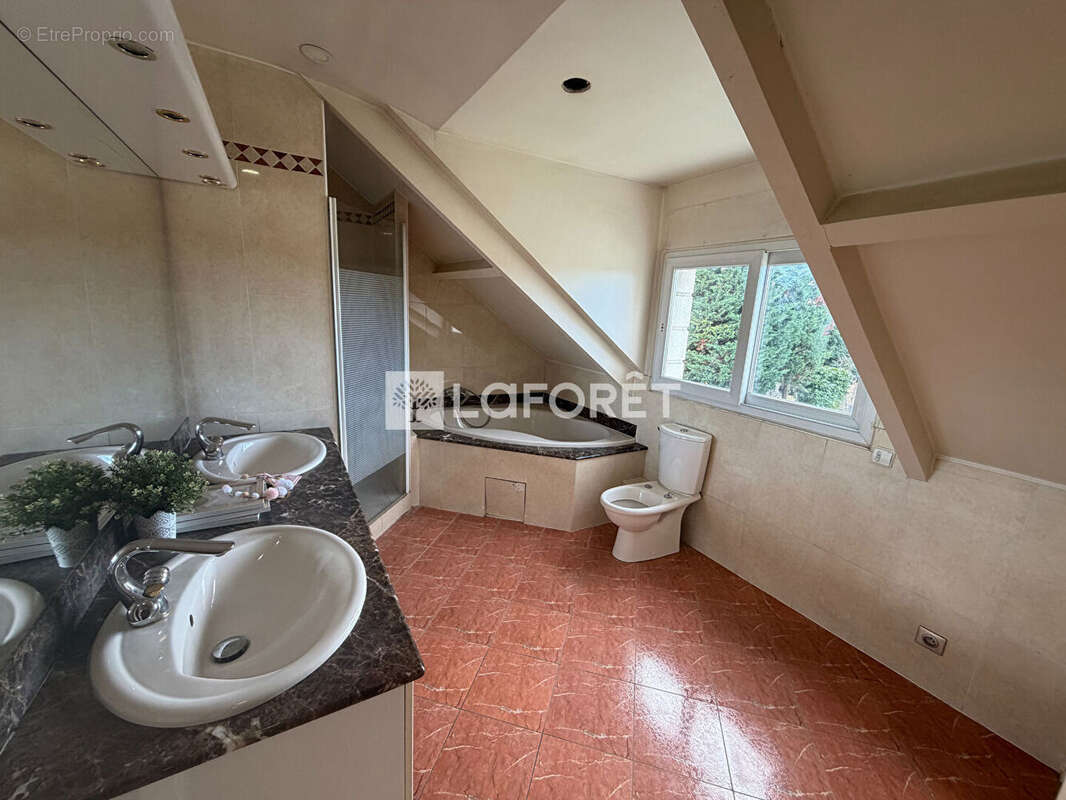 Maison à LES PAVILLONS-SOUS-BOIS