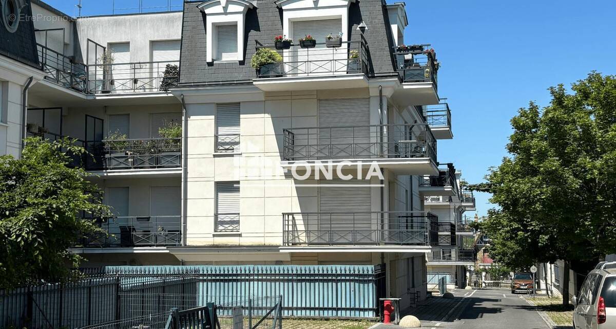 Appartement à SARTROUVILLE