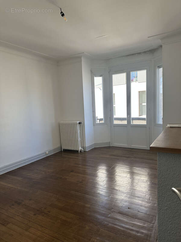 Maison à CONDAT-SUR-VIENNE