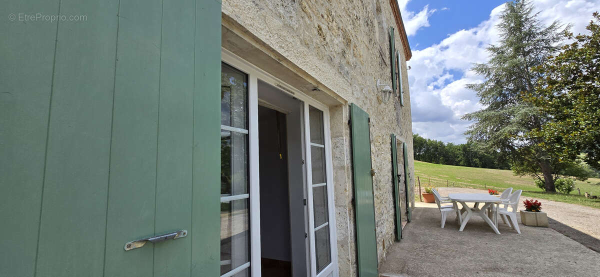 Maison à PUJOLS