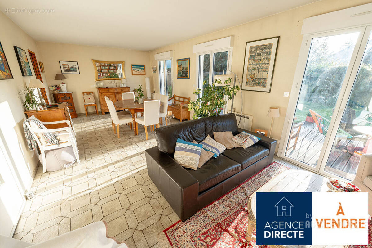 Maison à MONTGERMONT