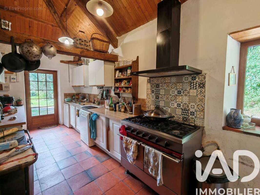 Maison 270 m² à Saint-Palais  - photo 7