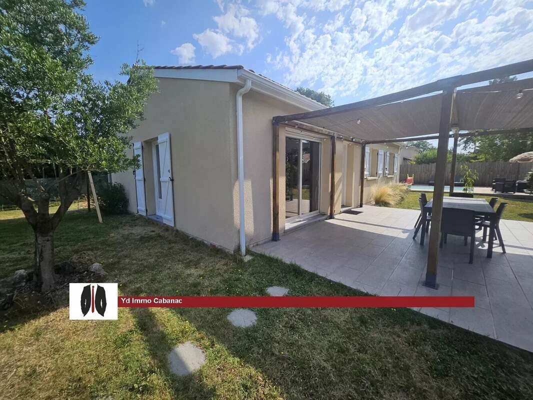 Maison récente avec piscine, garage et panneaux photovoltaïques - photo 12