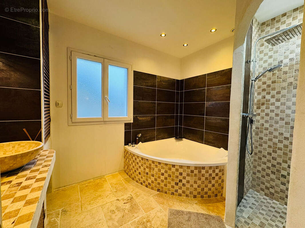 Maison à VAUX-SUR-MER